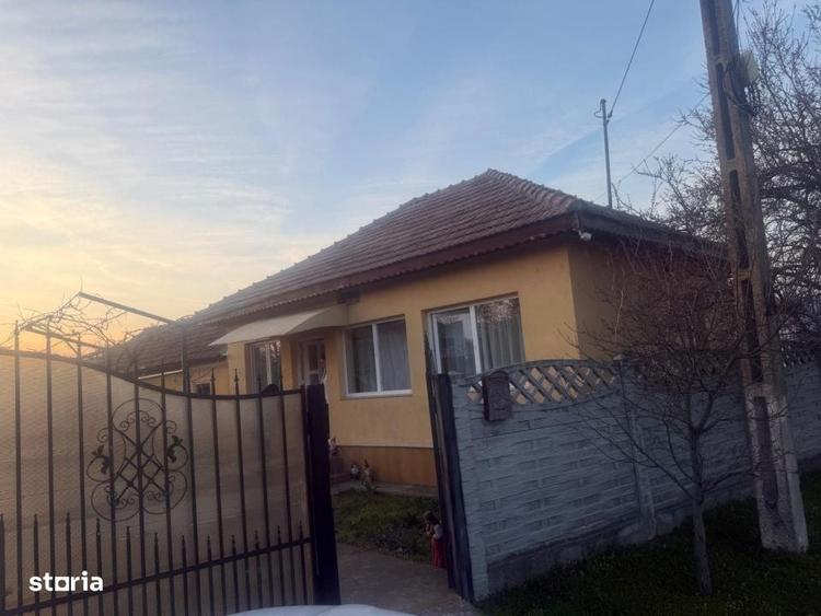 Casă cu 3 camere cu Teren 1090 Mp în Pielești