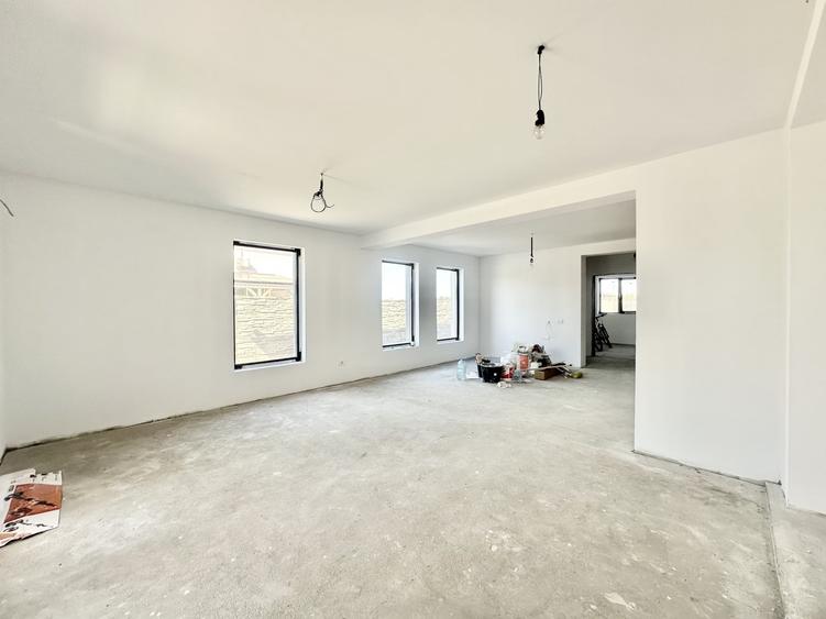 Duplex cu 4 camere cu Canalizare în Bazoșu Nou