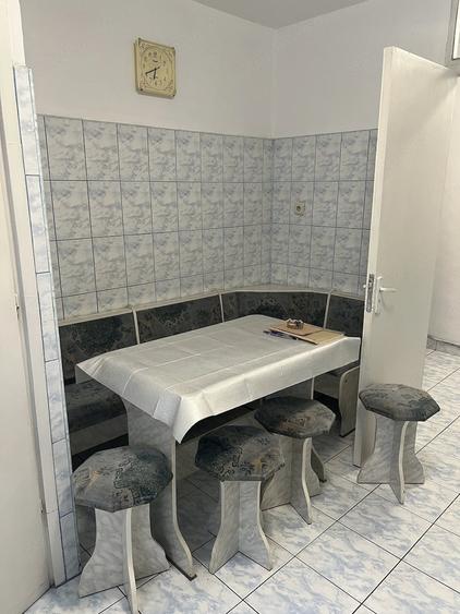 Apartament cu 3 camere decomandat în Telegrafului