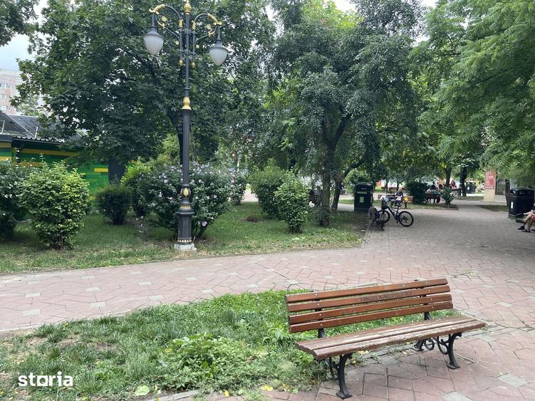 Apartament cu 3 camere decomandat în Nicolina