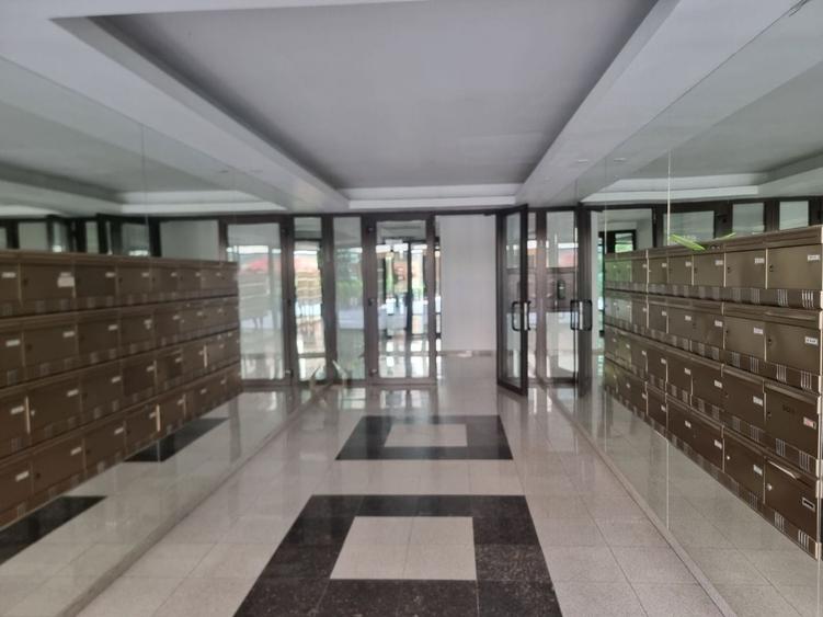 Apartament cu 3 camere semidecomandat în Herăstrău