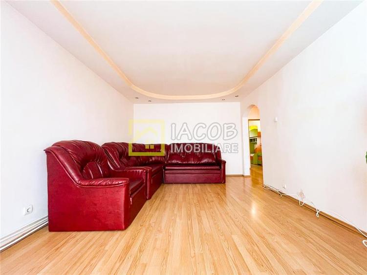 Apartament cu 3 camere decomandat în Central