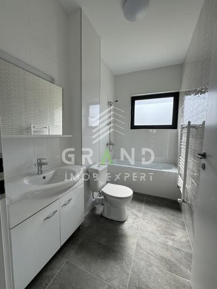 Casă individuală cu 4 camere cu Canalizare în Dezmir
