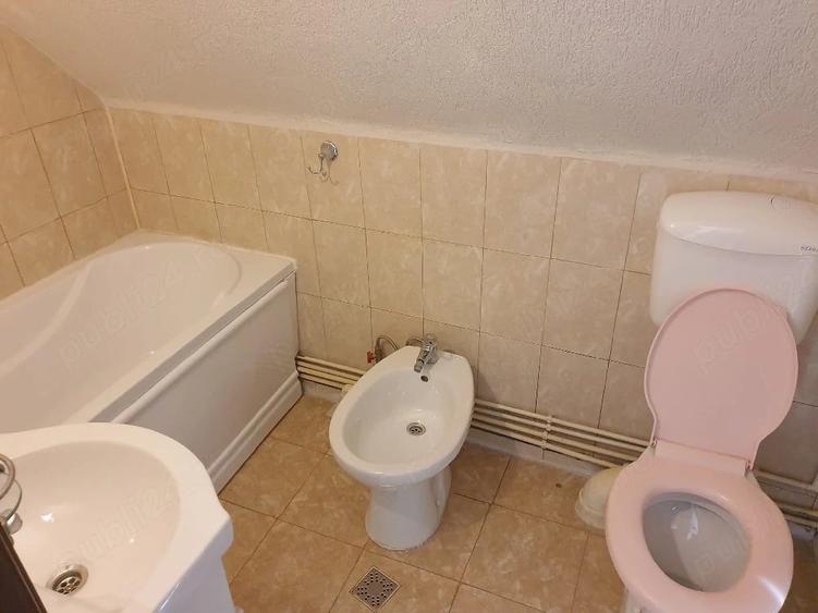 Casă cu Teren 220 Mp în Schei