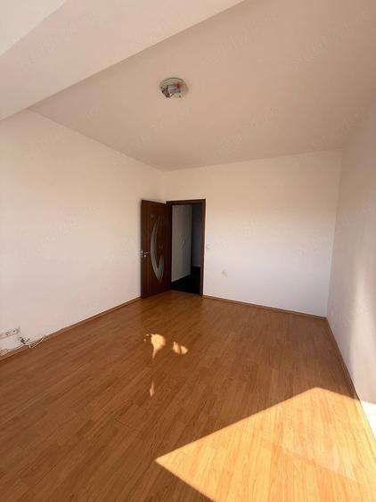 Apartament cu 3 camere decomandat în Independenței
