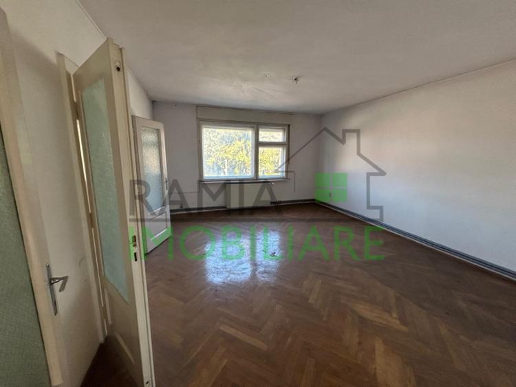 Casă cu 4 camere cu Teren 1053 Mp în Central
