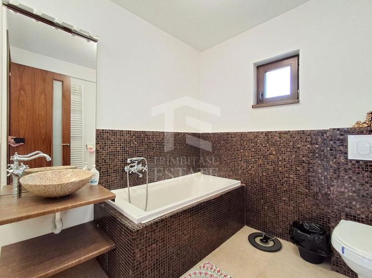 Duplex cu 4 camere cu Canalizare în Pasărea