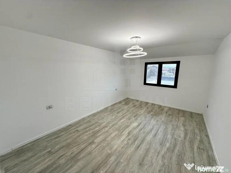 Casă cu 4 camere cu Teren 500 Mp în Malu Mare