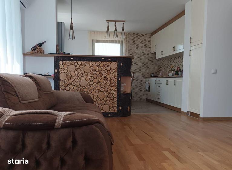 Casă cu 6 camere cu Teren 450 Mp în Suplac