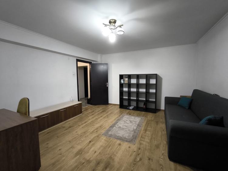 Apartament cu 3 camere decomandat în Militari