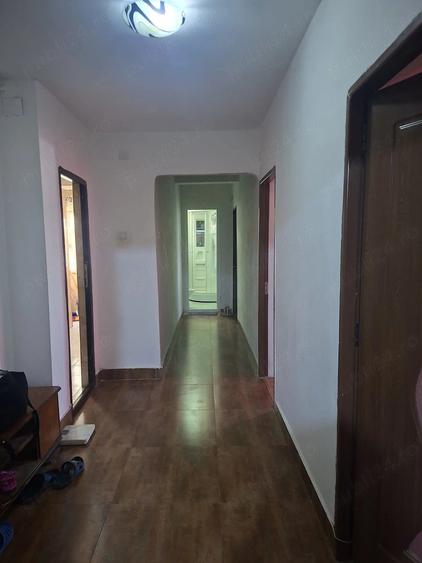 Apartament cu 4 camere decomandat în Central
