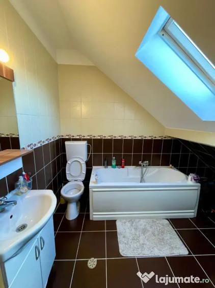 Apartament cu 3 camere semidecomandat în Câmpului