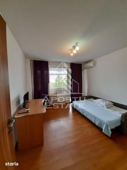 Apartament cu 3 camere, mobilat în Central