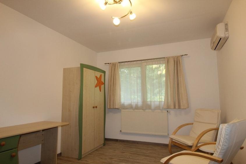 Casă cu 6 camere cu Teren 1064 Mp în Ostratu