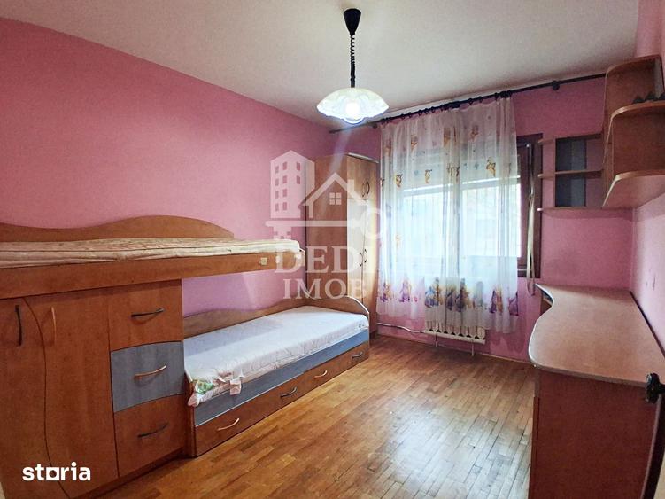 Apartament cu 3 camere decomandat în Orașul Nou
