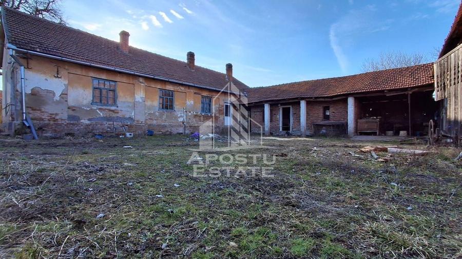 Casa de caramida in Tela si Teren Generos de 4320 mp - 8
