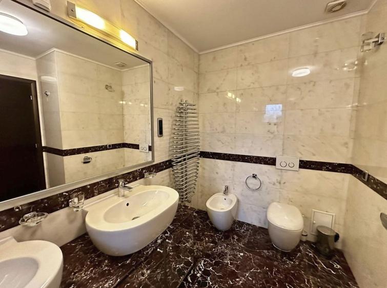 Apartament cu 3 camere decomandat, mobilat în Primăverii