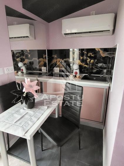 Apartament cu 3 camere semidecomandat în Zăvoi