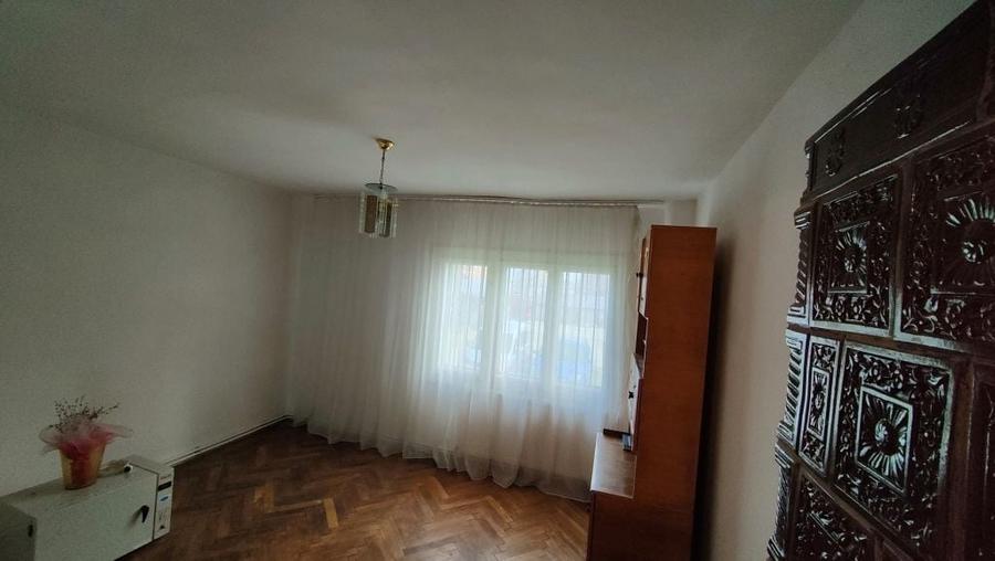 Apartament cu 3 camere decomandat în Ultracentral