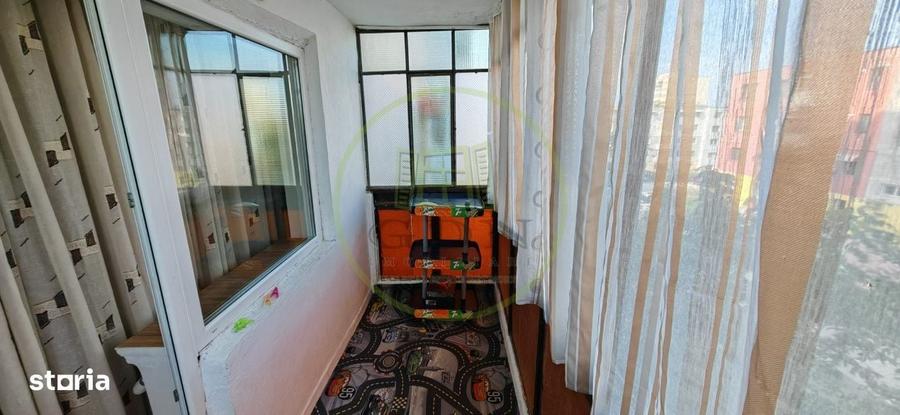 Apartament cu 2 camere semidecomandat în Craiovița Nouă