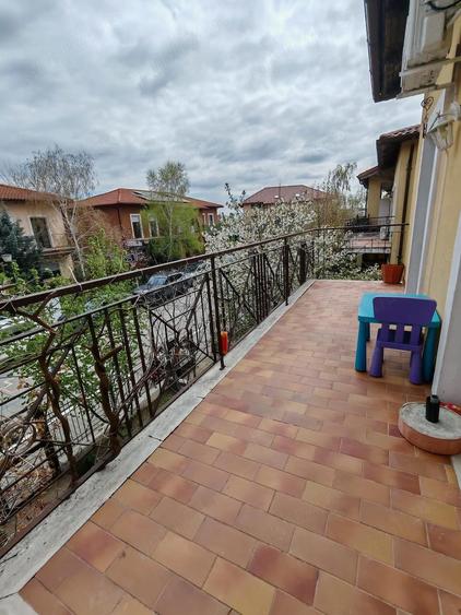 Apartament cu 3 camere semidecomandat în Mogoșoaia