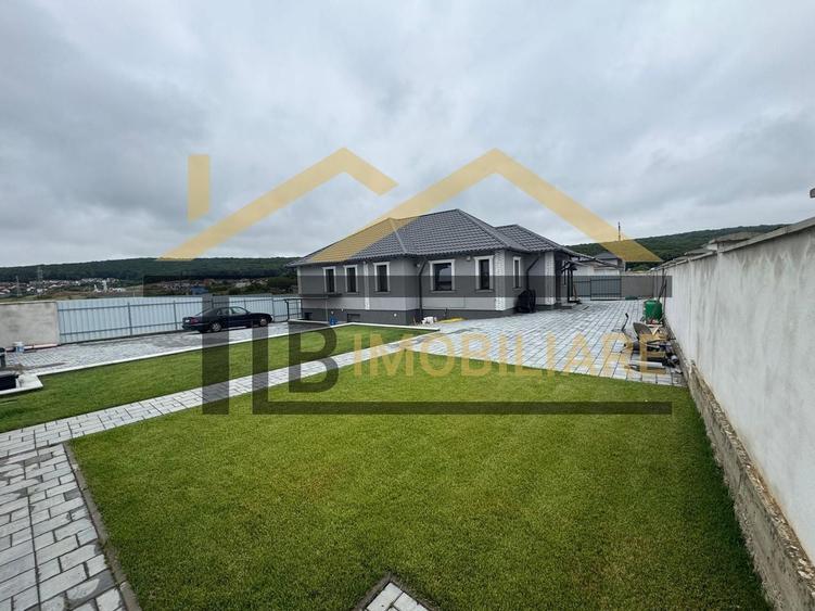 Casă individuală cu 3 camere cu Canalizare în Corunca