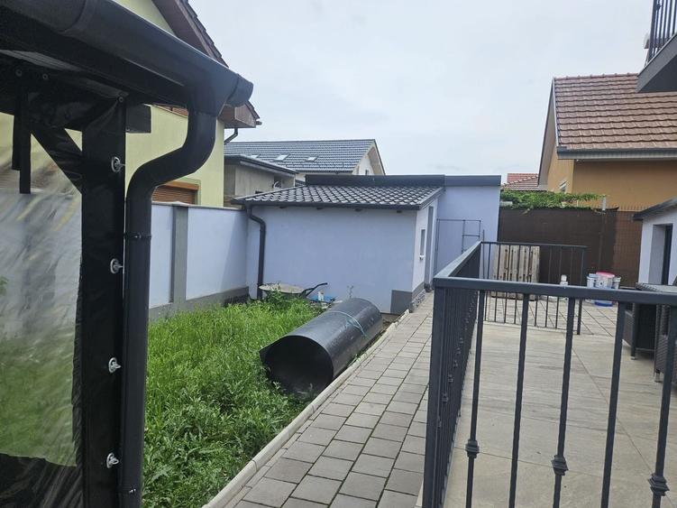 Casă individuală cu 4 camere cu Canalizare în Rontău