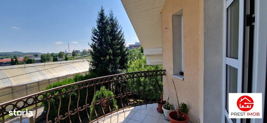 Casă cu 4 camere în Vulcan