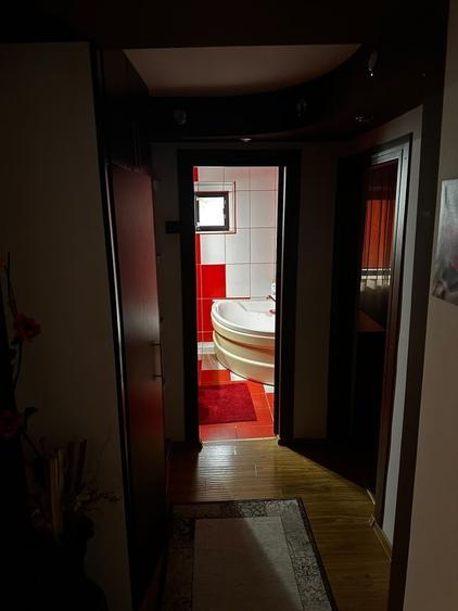 Apartament cu 3 camere decomandat în Exterior Vest