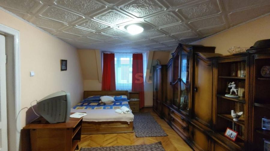Casă cu 7 camere cu Canalizare în Sânmartin