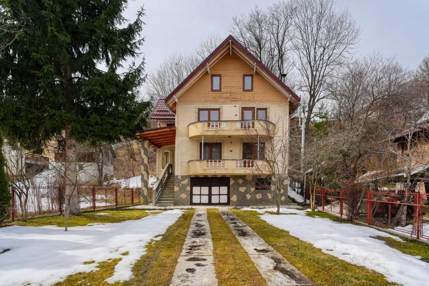 Casă individuală cu 7 camere cu Garaj în Șimon