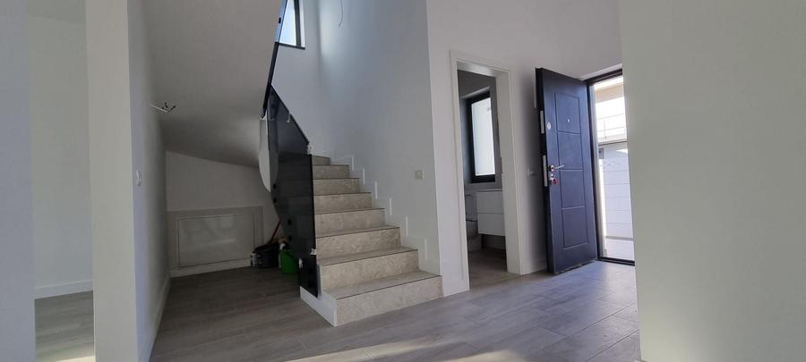Casă individuală cu 5 camere cu Canalizare în Ultracentral