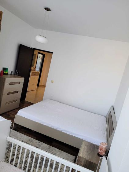 Apartament cu 3 camere decomandat în Apărătorii Patriei