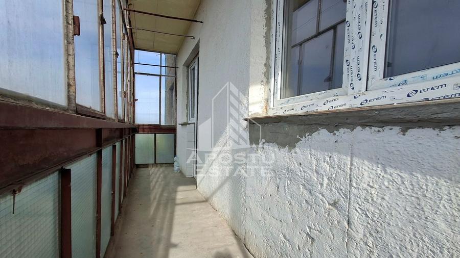 Apartament cu 4 camere semidecomandat în Micălaca