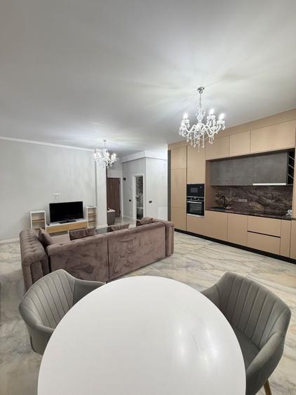 Apartament cu 2 camere semidecomandat, mobilat în Florești — fotografia 3