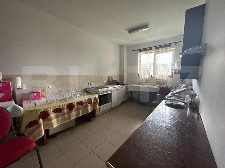 Spațiu comercial, de 1,200 mp, în Vest