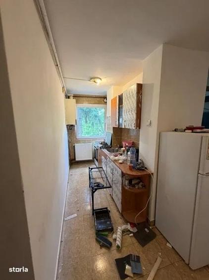 Apartament cu 3 camere semidecomandat în Dâmbu Pietros