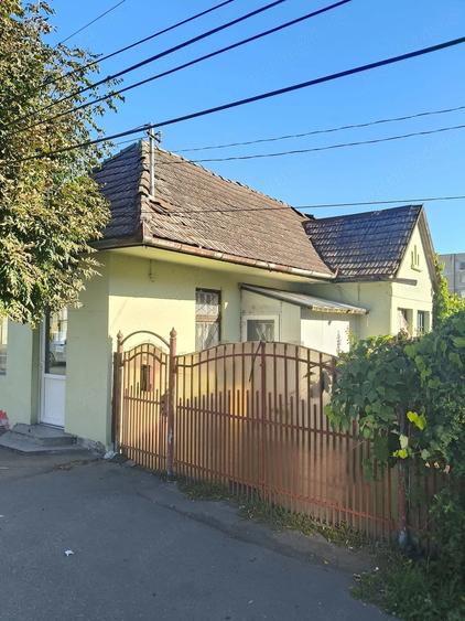 Casă cu Teren 303 Mp în Central