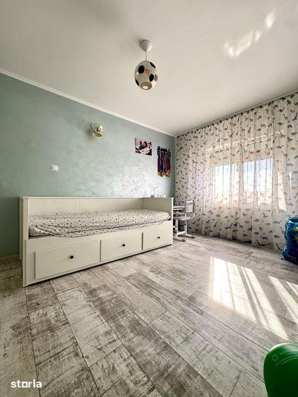 Apartament cu 3 camere semidecomandat în Dâmbovița