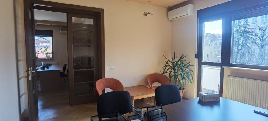 Cașin, Apartament 5 camere, renovat recent, birouri - 1