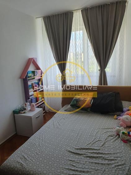 Apartament cu 3 camere decomandat, mobilat în Mircea cel Bătrân