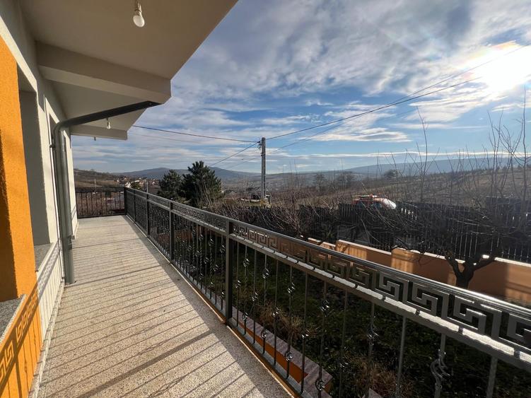 Casă cu 4 camere cu Teren 450 Mp în Chicerea
