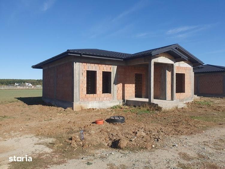 Vila Balotesti, padure,'la rosu',bransata la utilitati 99000 euro - 2