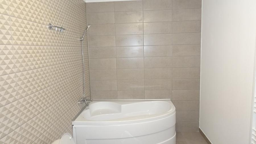 Casă cu 6 camere cu Garaj în Împăratul Traian
