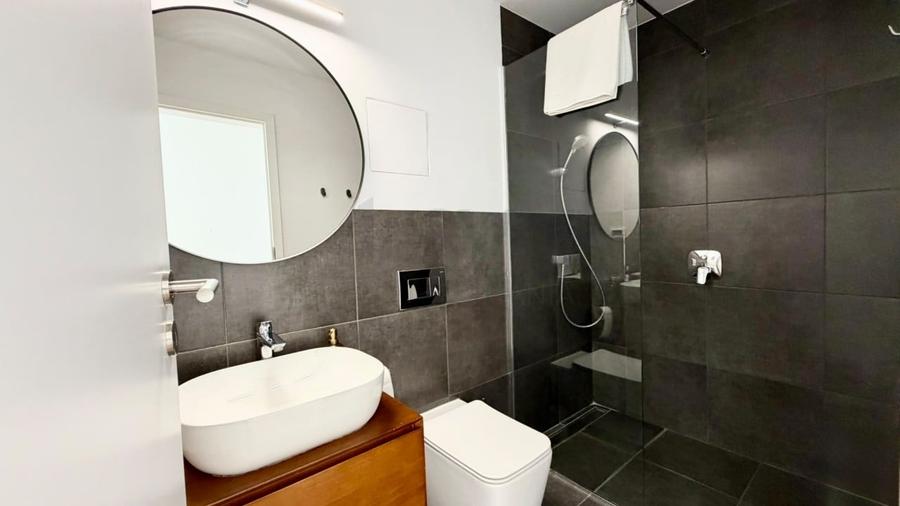 Apartament cu 4 camere semidecomandat, mobilat în Pipera