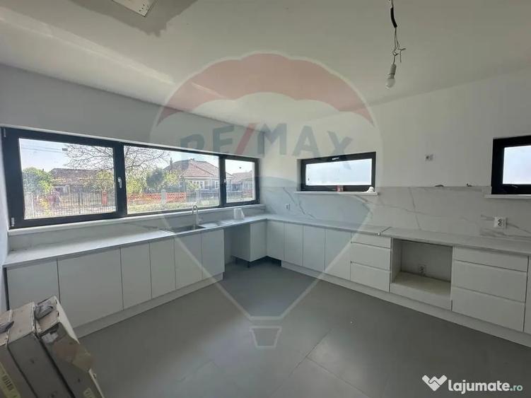 Casă cu 4 camere cu Teren 718 Mp în Lăpuș