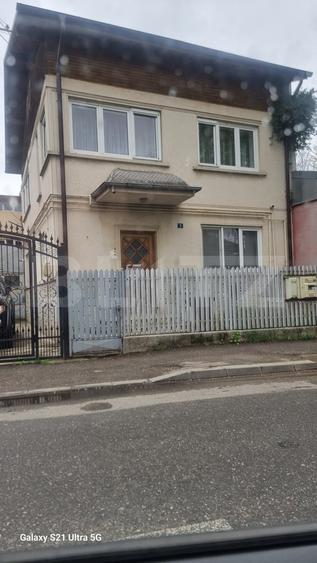 Casă individuală cu 3 camere cu Canalizare în Câmpina