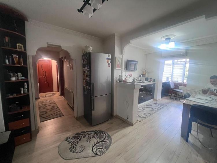 Apartament cu 3 camere decomandat în Central
