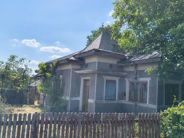 Casă cu 4 camere în Croitori