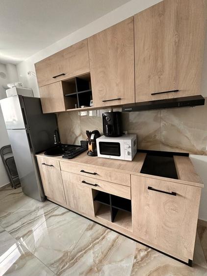 Apartament cu 3 camere decomandat în Exterior Vest